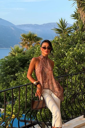 Kahverengi Paisley Kolsuz Halter Yaka Bluz