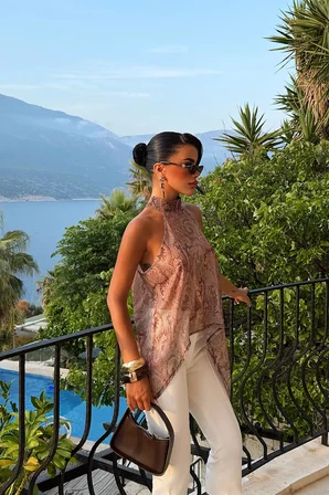Kahverengi Paisley Kolsuz Halter Yaka Bluz