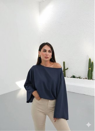 Lacivert Bluz Kayık Yaka Ve Uzun Kollarla