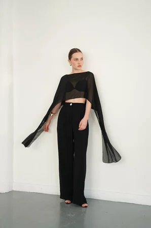 Siyah Zarif Crop Bluz Ekstra Uzun Kollarla