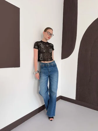 Siyah Çiçekli Dar Kalıp Kısa Crop Bluz Yüksek Yaka