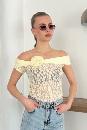 Gül Detaylı Dantel Bluz - Sarı