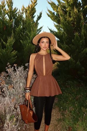 Kahverengi Kolsuz Halter Yaka Bluz