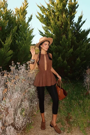 Kahverengi Kolsuz Halter Yaka Bluz