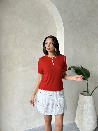 Kırmızı Çiçekli Nakışlı Diz Üstü Toptan Etek