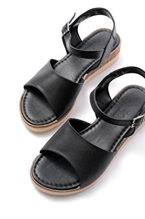 692-500 Siyah Ortopedik Taban Tokalı Kadın Sandalet