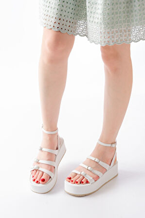 861-1222 Beyaz Tokalı Bilekten Bağlamalı Dolgu Kadın Sandalet