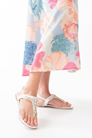 152-1110 Beyaz Gümüş Taşlı Parmak Arası Kadın Sandalet