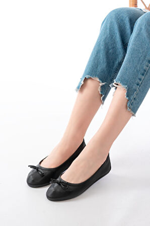 6101 Siyah Günlük  Fiyonklu Kadın Babet