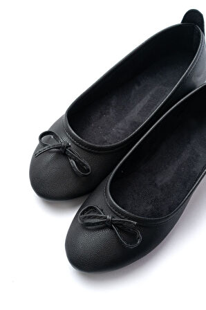 6101 Siyah Günlük  Fiyonklu Kadın Babet