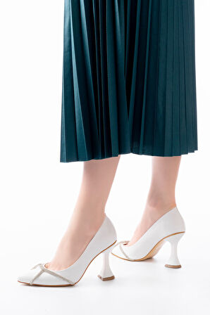 K-10 Beyaz Günlük Sarmal Taşlı Topuklu Kadın Ayakkabı