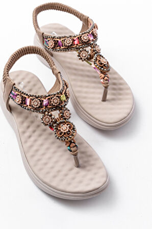 DM-609 Bej Taşlı Arka Lastikli Parmak Arası Kadın Sandalet