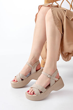 24414-1005 Bej Günlük Çapraz Dolgu Topuk Kadın Sandalet