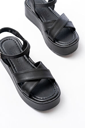 861-1005 Siyah Günlük Çapraz Dolgu Topuk Kadın Sandalet