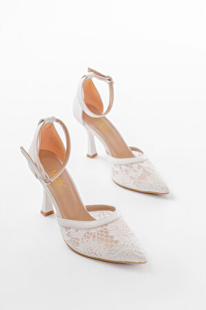 K-404 Beyaz Fileli Çiçek Detaylı  Kadın Topuklu Ayakkabı