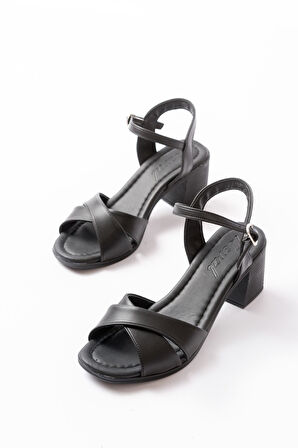 K-11 Siyah Günlük Çapraz Topuklu Kadın Sandalet