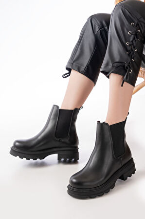 745-2137 Siyah Kalın Taban Lastikli Günlük Kadın Bot