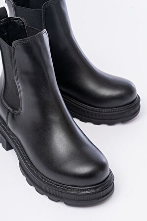 745-2137 Siyah Kalın Taban Lastikli Günlük Kadın Bot