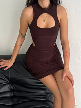 Göğüs Ve Yanlar Dekolteli Kolsuz Boy Elbise - Kahverengi