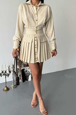 ÖNDEN GOLD DÜĞMELİ PİLELİ KISA ELBİSE - Bej