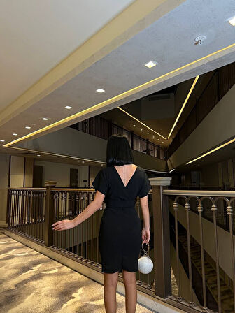 Kadın Dalgıç Krep V Yaka Ve Sırt Dekolte Detaylı Elbise