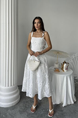 Beyaz Arkası Korse Detaylı Uzun Elbise