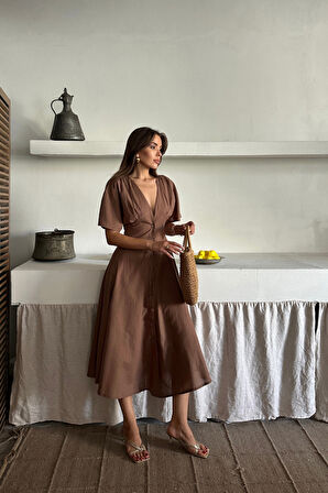KETEN V YAKA ÖNDEN DÜĞMELİ ELBİSE - Kahverengi