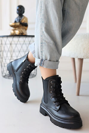 Daum Siyah Cilt Bağcıklı Bot