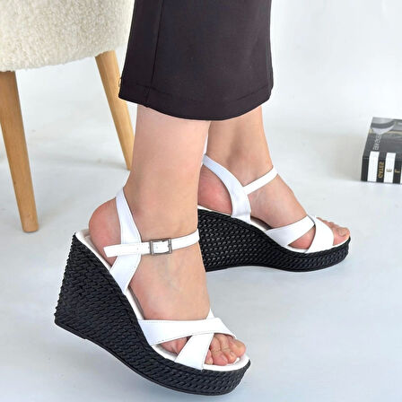 Minna Beyaz Cilt Dolgu Topuk Sandalet