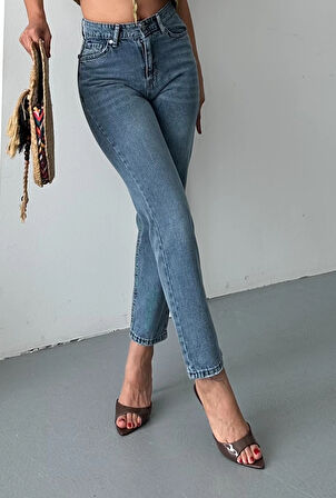 Mom fit kar yıkama bıyık detaylı jeans pantolon d2006