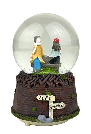 Bankta Oturan Aşıklar Işıklı ve Müzikli Kar Küresi