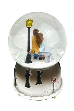 Sokak Lambası Altındaki Aşıklar Işıklı ve Müzikli Kar Küresi