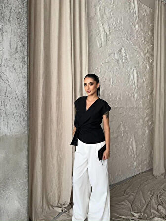 YANDAN BAĞLAMA DETAYLI KOLSUZ BLUZ - Siyah