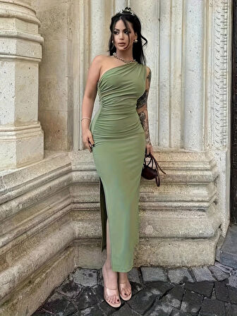 Kadın Tek Omuzu Açık Büzgülü Yandan Yırtmaçlı Uzun Sandy Elbise