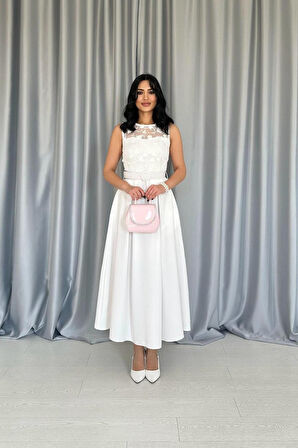 Beyaz Önü Dantel Detaylı Kemerli Elbise