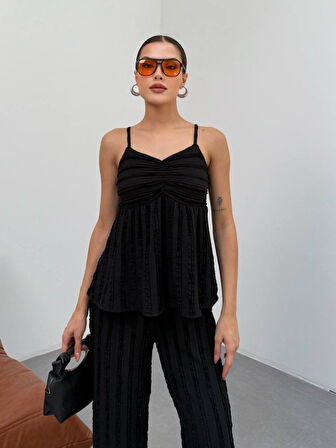 Kadın Siyah Dokulu Askılı Üst Ve Bol Paça Pantolon 2’li Takım