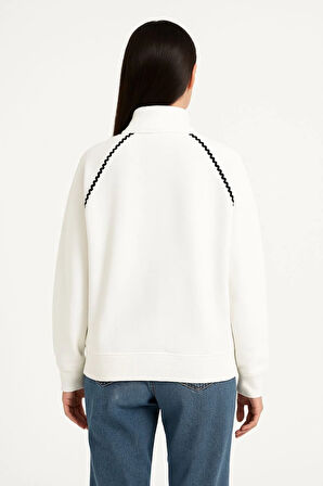 Oversize Dik Yaka Fermuarlı Sweatshirt - Zincir Nakışli Kanguru Cepli, - Beyaz