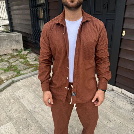 Erkek Kadife Oversize Takım – Gömlek Ve Pantolon İkili Set Füme Corduroy Şıklığı, Rahat Ve Zarif Duruş Yumuşak Dokulu Kadife Kumaş, Düğmeli Gömlek Üst Ve Lastikli Pantolon Alt Parça Ile Gün Boyu Konfor- Kiremit