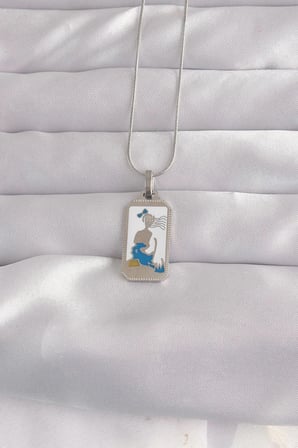 Mey İthalat® 316L Çelik Gümüş Renk Beyaz Mineli Kız Figür Tarot Kolye