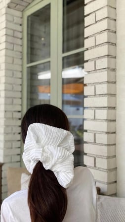 Beyaz XXL Saç Tokası Dev Boy Scrunchie Pliseli Kumaş Saç Lastiği Aksesuarı