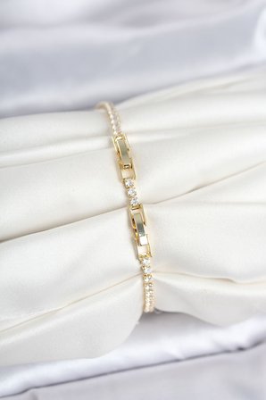 Pirinç Gold Renk Pembe Zirkon Taşlı Yonca Model Su Yolu Kadın Bileklik