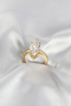 Gold Renk Pirinç Markiz Kesim Zirkon Taşlı Kadın Yüzük