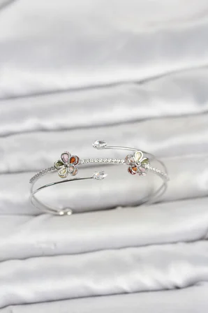 Gümüş Renk Pirinç Zirkon Taşlı Çiçek Model Kadın Bileklik