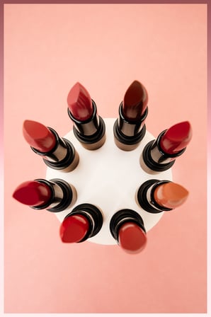 Deep Impact Lipstick 14 Warm Cherry Kremsi Dokulu Yarı Parlak Ruj - Kırmızı