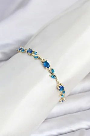 Pirinç Gold Renk Mavi Zirkon Taşlı Çiçek Model Kadın Bileklik