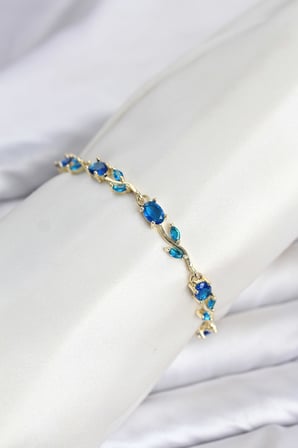 Pirinç Gold Renk Mavi Zirkon Taşlı Çiçek Model Kadın Bileklik