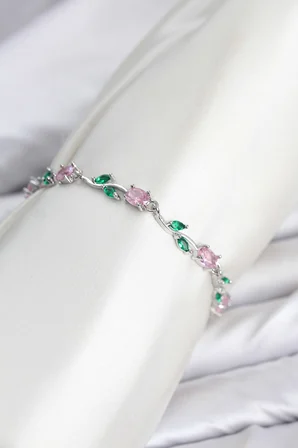 Pirinç Gümüş Renk Pembe Zirkon Taşlı Çiçek Model Kadın Bileklik