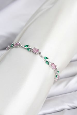 Pirinç Gümüş Renk Pembe Zirkon Taşlı Çiçek Model Kadın Bileklik