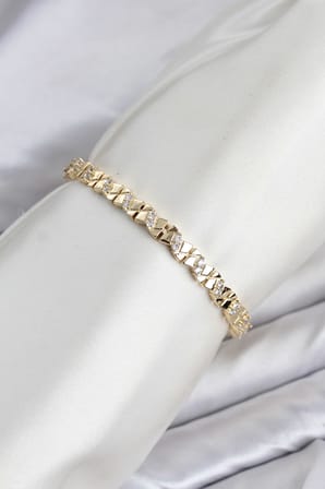 CM Model Zirkon Taşlı VIP Seri Gold Renk Pirinç Kadın Bileklik