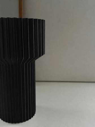 3D Baskı Modern Dekoratif Çiçek Vazosu - Minimal Silindir Tasarımlı Masaüstü Vazo, Ev ve Ofis Dekoru-Siyah